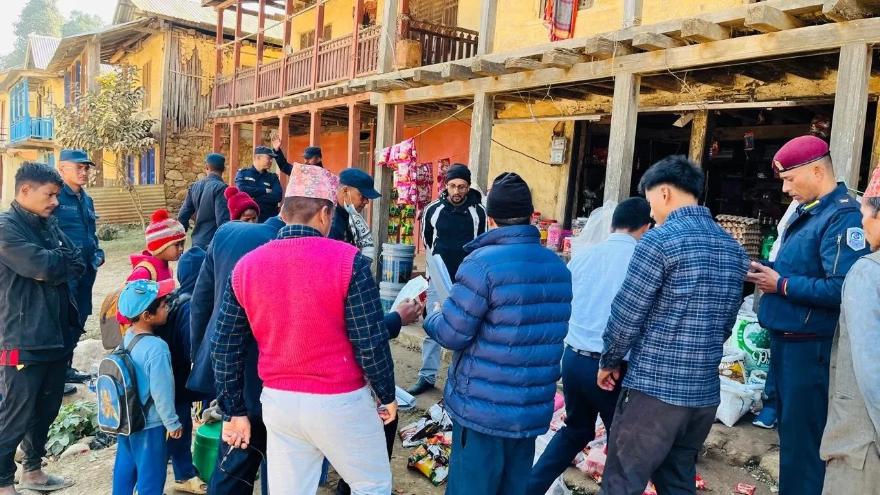 चाैकुनेमा बजार अनुगमन कडाइ, म्याद गुज्रेका र अखाद्य सामग्री जफत गरी नष्ट